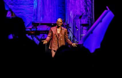 Kathy Hochul, Usher and Babyface Turn Out for the Apollo